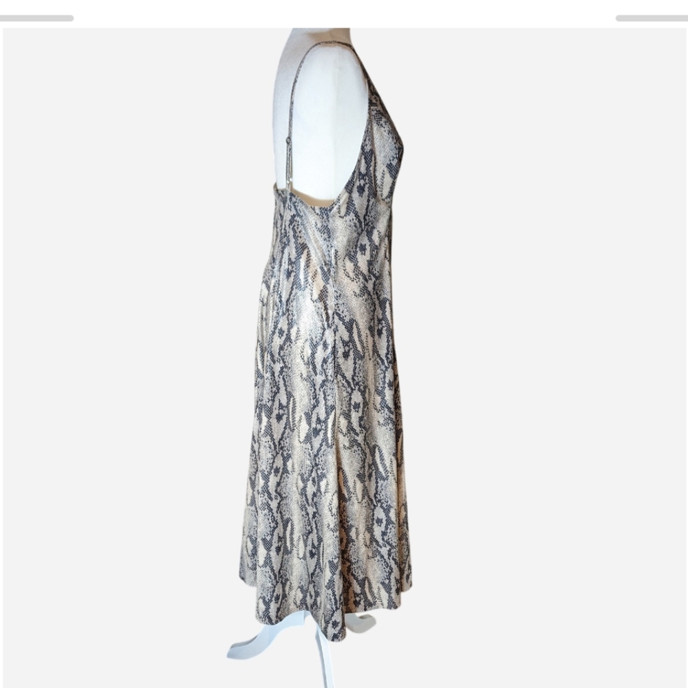 Elegant Snake Print V-Neck Dress - Picture 4 of 11